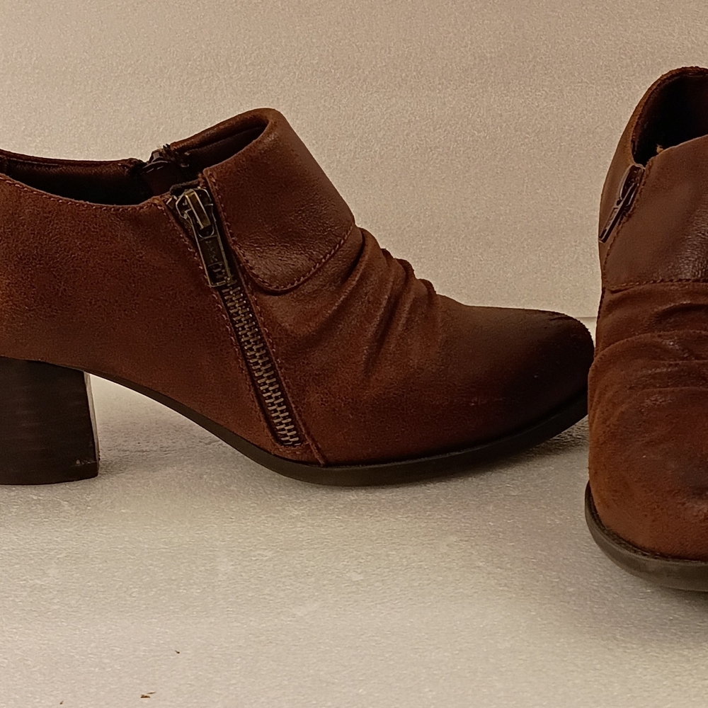Baretraps Brown Side Zip Heels – Women’s Size 7.5W – Comfort Block Heel